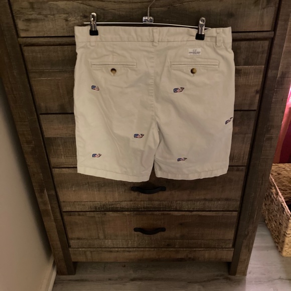 Men’s Vineyard Vines Shorts - Picture 2 of 5